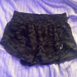 camo shorts, women xs